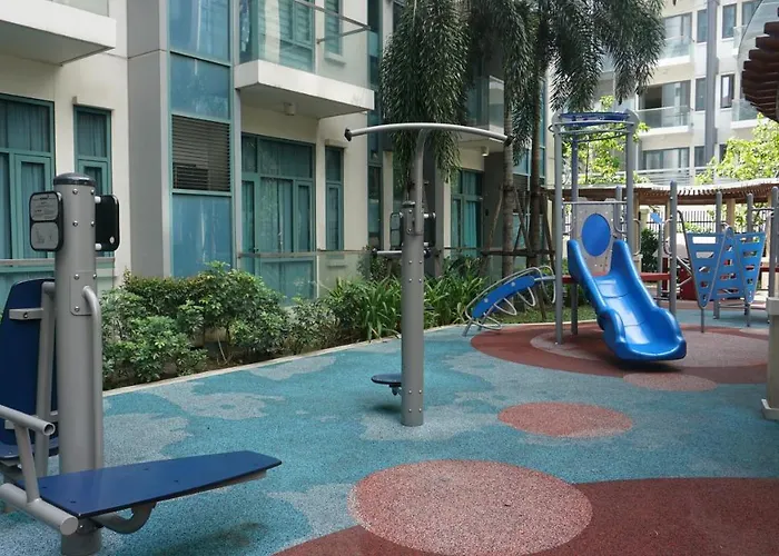 Palm Tree Near Mnl Airport Terminal 3 By Elr Apartment Manila